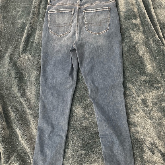 New with tags- American Eagle - Super High Rise Jegging- Size 10 Short- 30 W - Picture 2 of 7